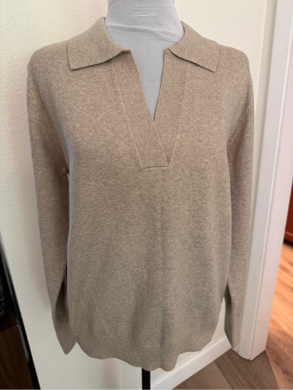 Faherty Beige Collared V-Neck Women's Sweater in Cotton Blend NWOT